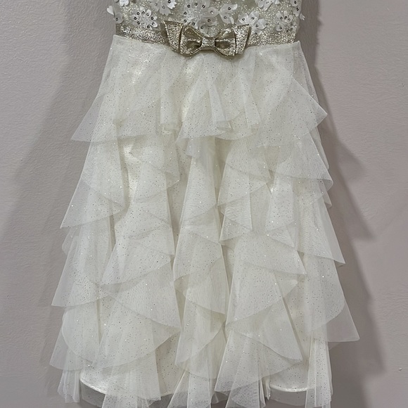 JONA MICHELLE Girls Ivory/Gold Formal Dress. NWT. Size 5. - Picture 3 of 6